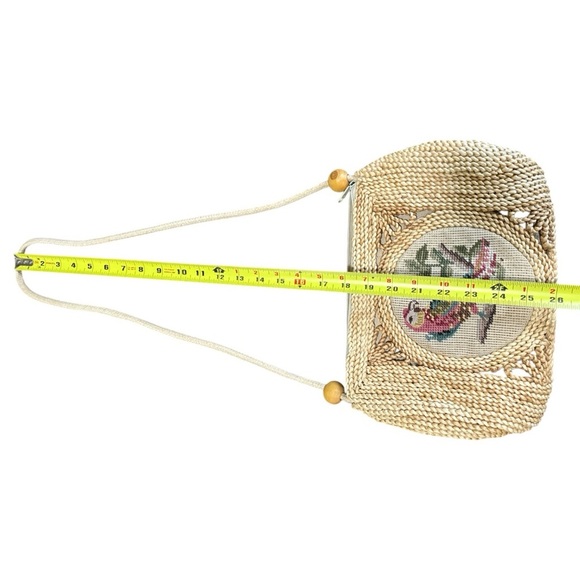 Vintage Woven Beige Handbag with Parrot needle point - Picture 7 of 9